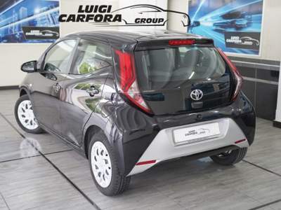 Toyota Aygo 1.0 72cv 5 porte x-play Nero usata Paolisi
