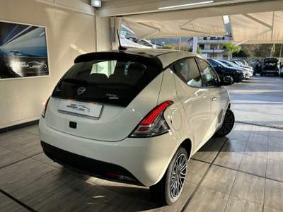 Lancia Ypsilon MY23 1.0 FIREFLY 70 CV START&STOP HYBRID GOLD Bianco usata Paolisi