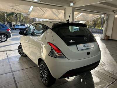 Lancia Ypsilon MY23 1.0 FIREFLY 70 CV START&STOP HYBRID GOLD Bianco usata Paolisi