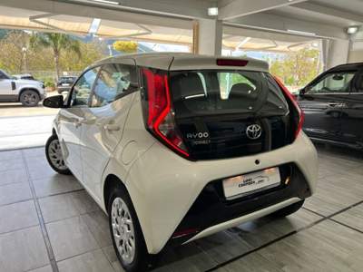 Toyota Aygo Connect 1.0 VVT-i 72 CV 5 porte x-cool Bianco usata Paolisi