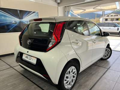 Toyota Aygo Connect 1.0 VVT-i 72 CV 5 porte x-cool Bianco usata Paolisi