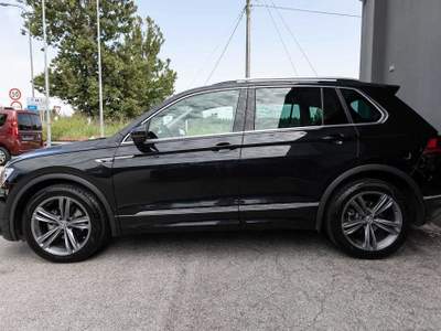 Volkswagen Tiguan 1.6 TDI SCR Sport BMT R-Line Nero usata Silea