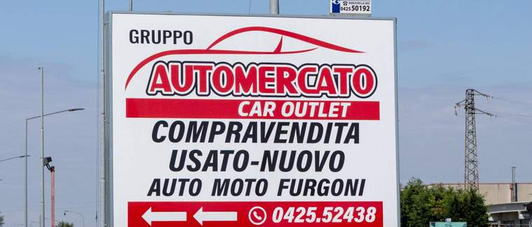 Noleggia la tua *auto*