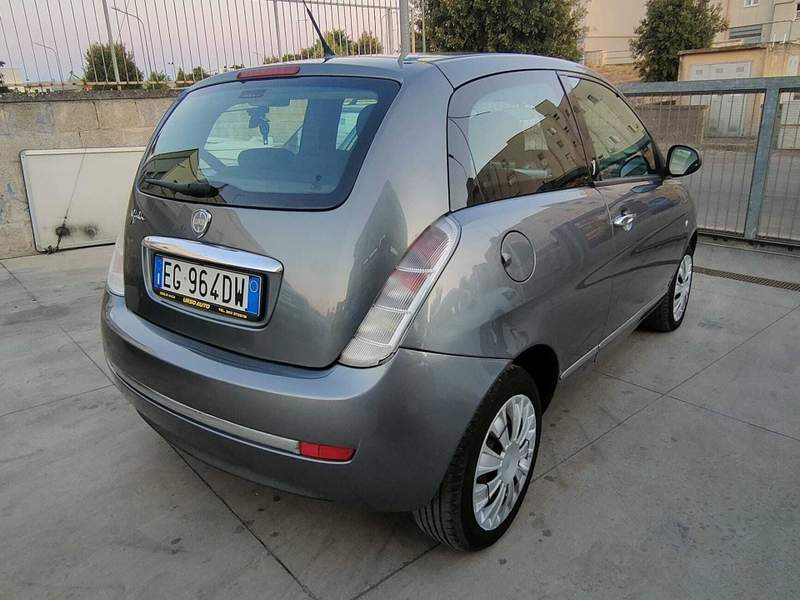Lancia Ypsilon