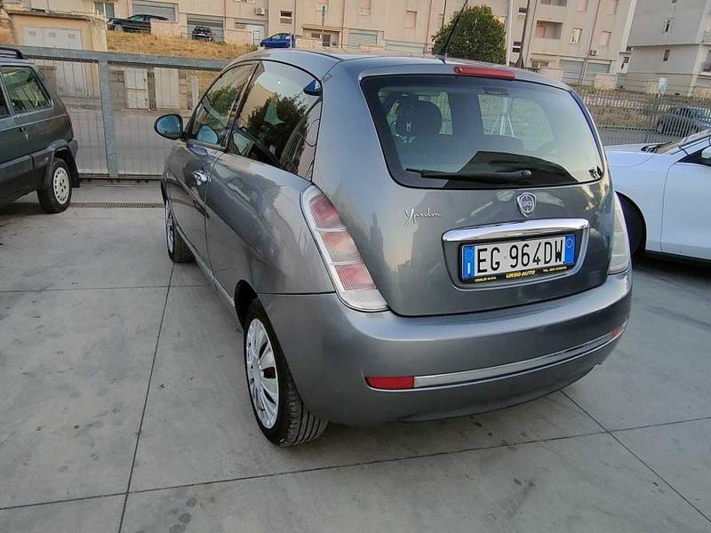 Lancia Ypsilon