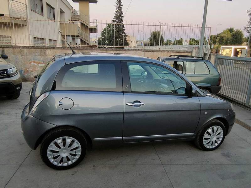 Lancia Ypsilon