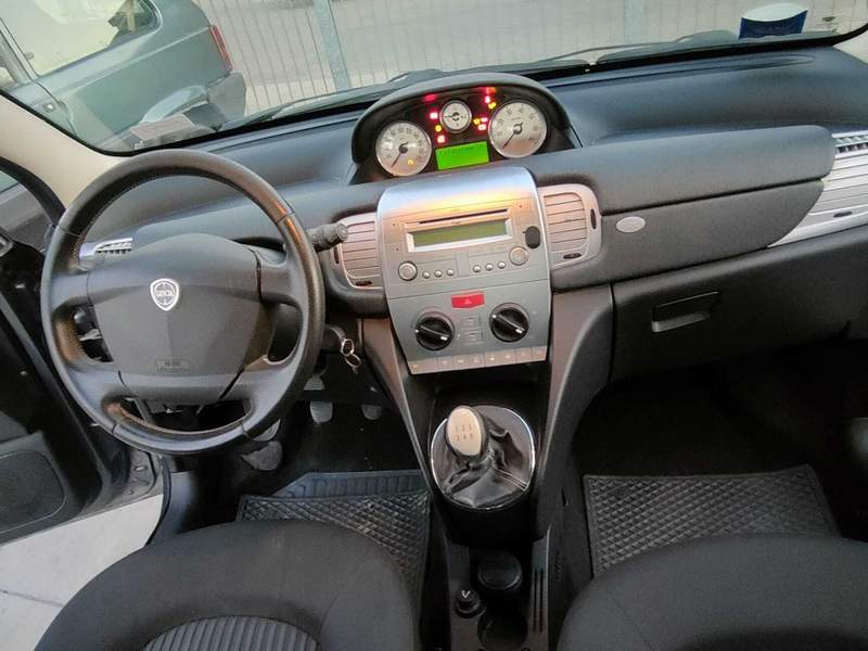 Lancia Ypsilon