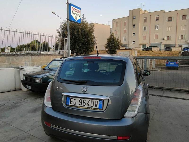 Lancia Ypsilon