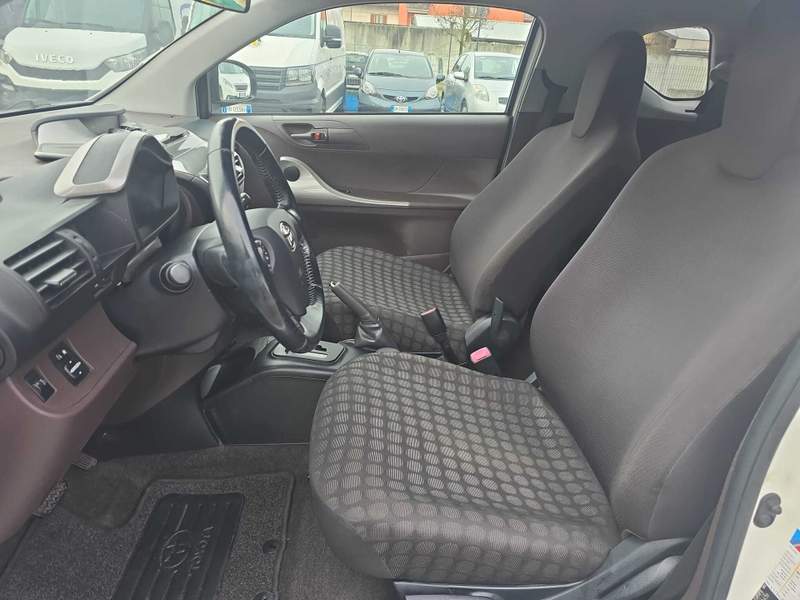 Toyota iQ