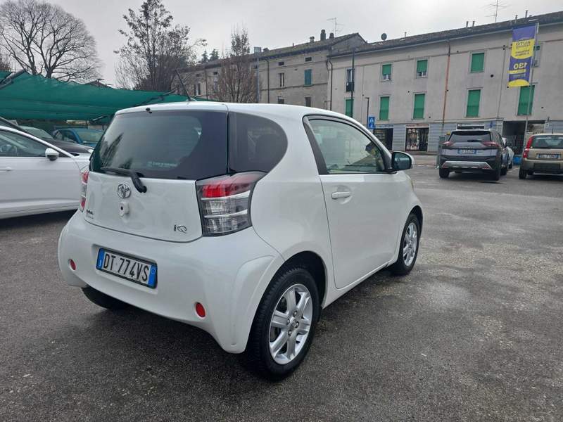 Toyota iQ
