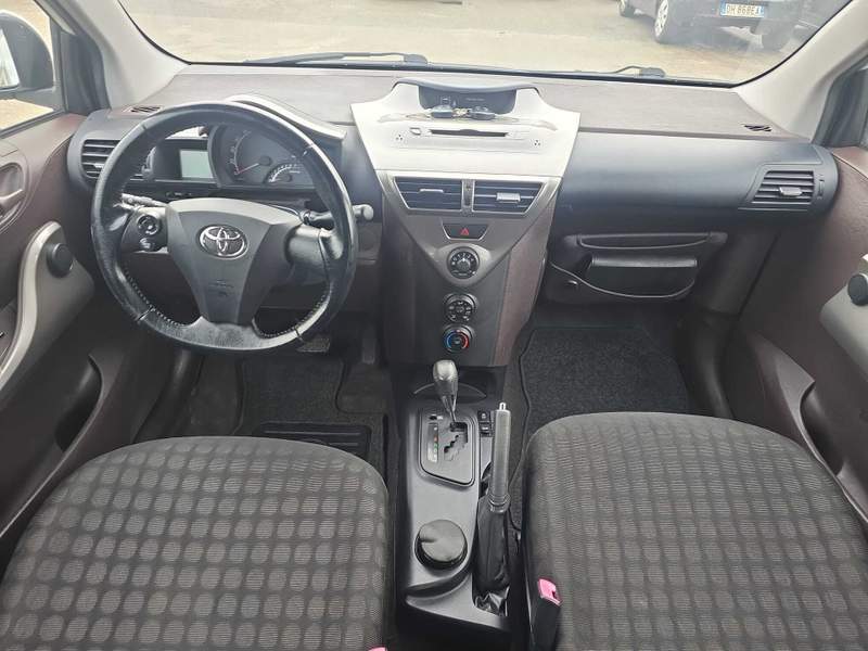 Toyota iQ
