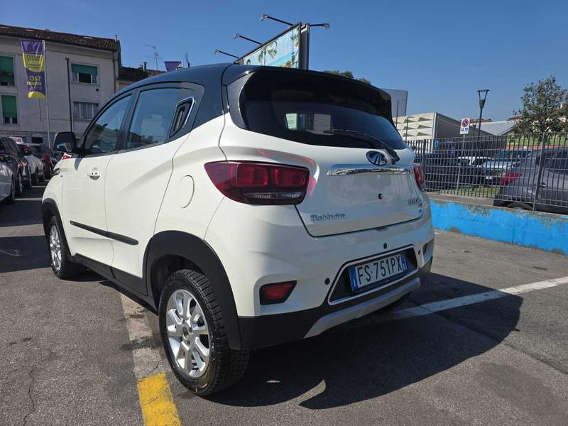 Mahindra KUV100