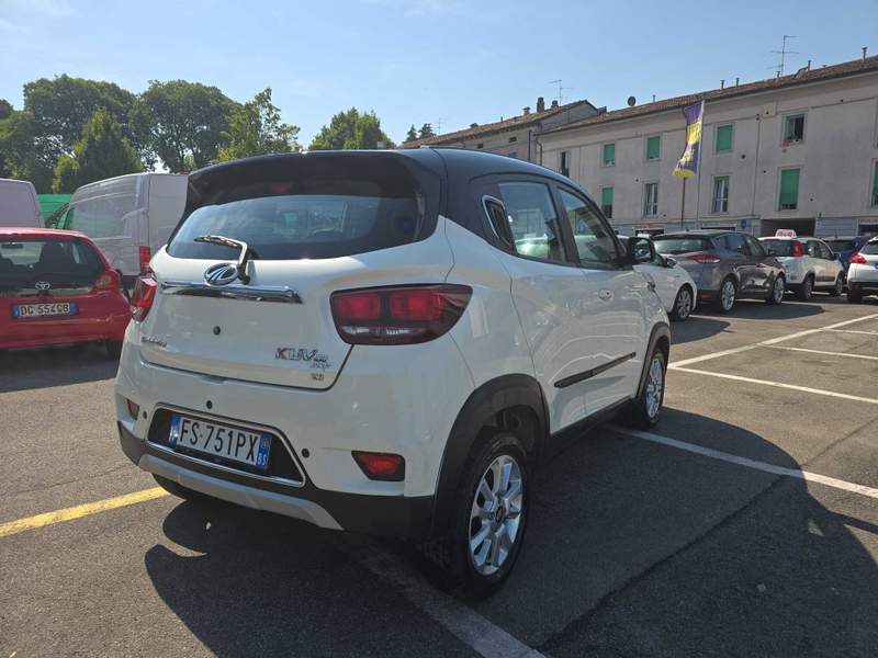 Mahindra KUV100