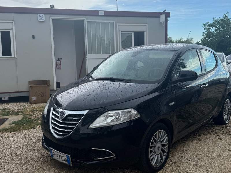 Lancia Ypsilon