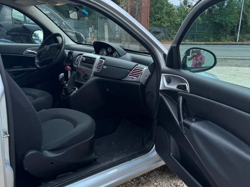 Lancia Ypsilon