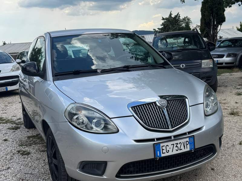 Lancia Ypsilon