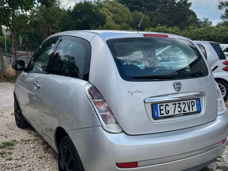 Lancia Ypsilon