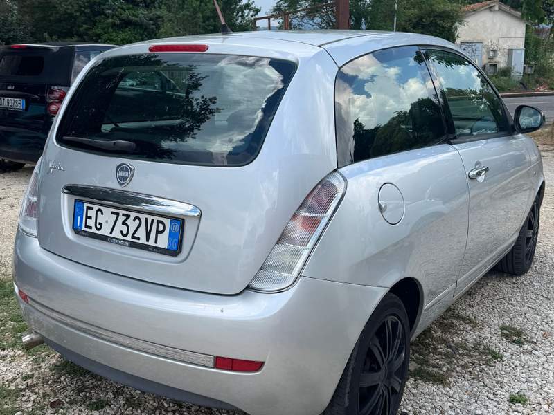 Lancia Ypsilon