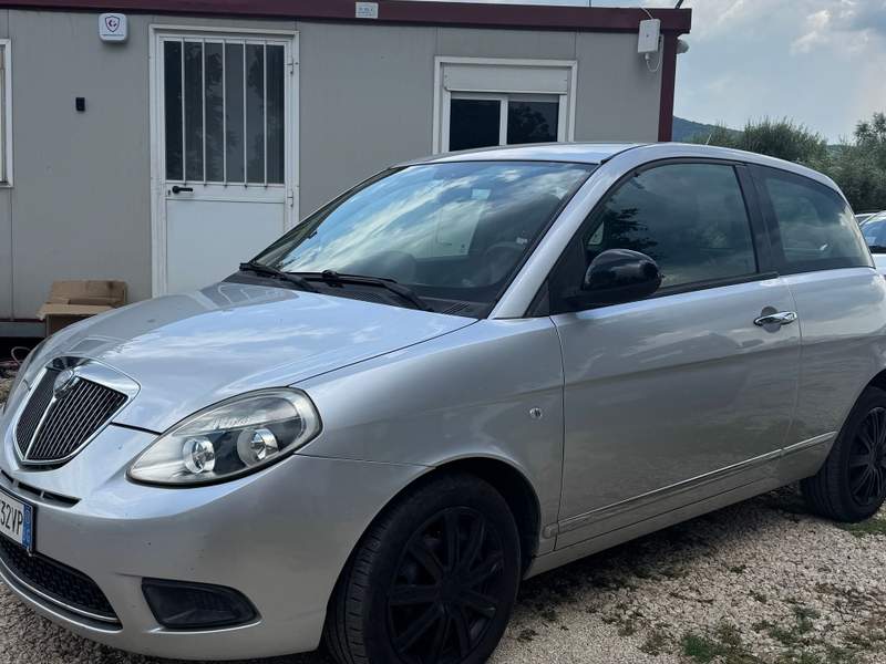 Lancia Ypsilon