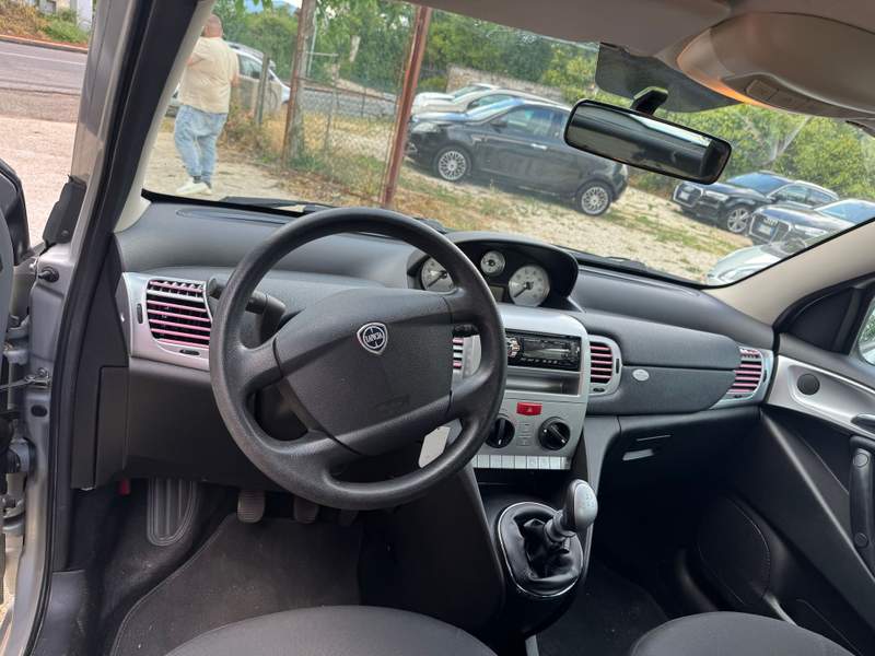 Lancia Ypsilon