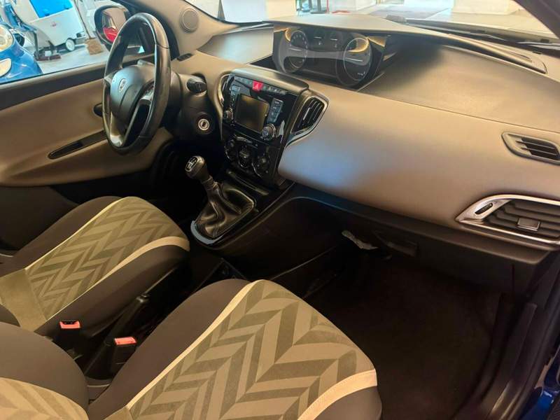 Lancia Ypsilon