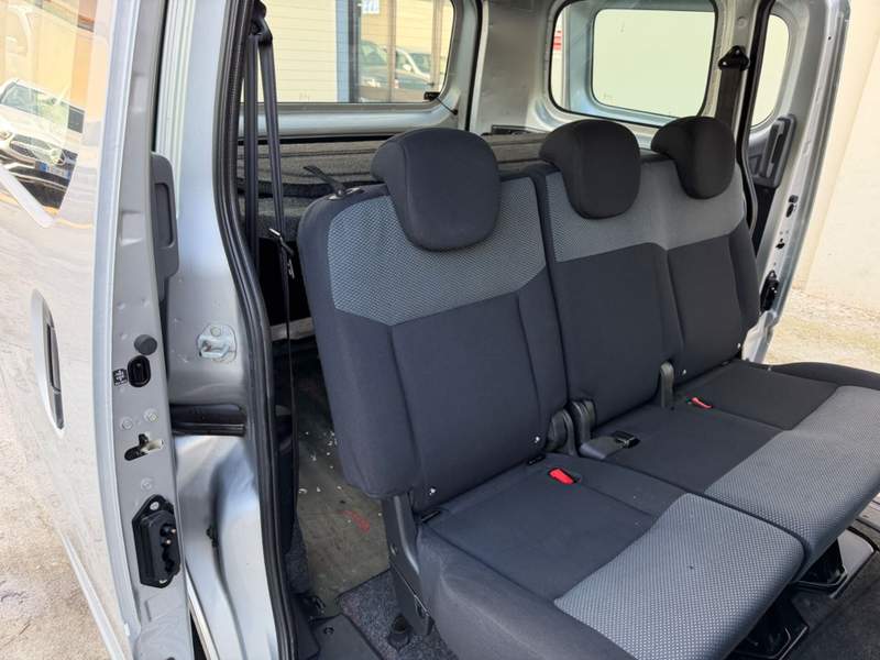 Nissan NV200