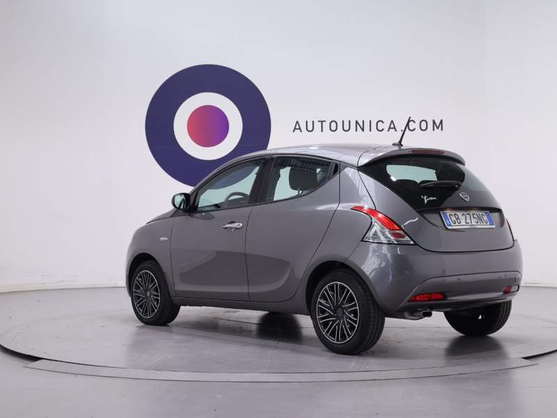 Lancia Ypsilon