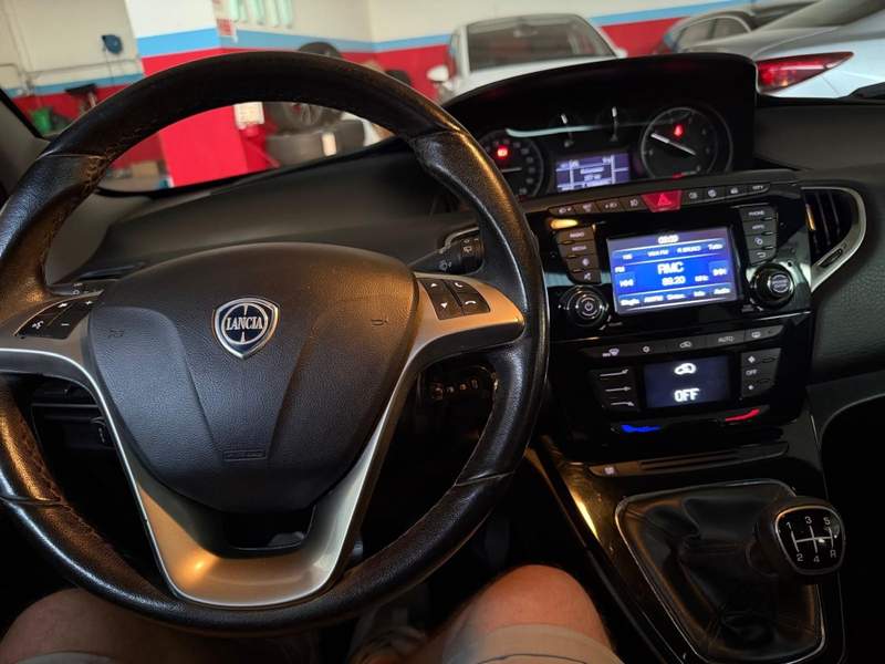 Lancia Ypsilon