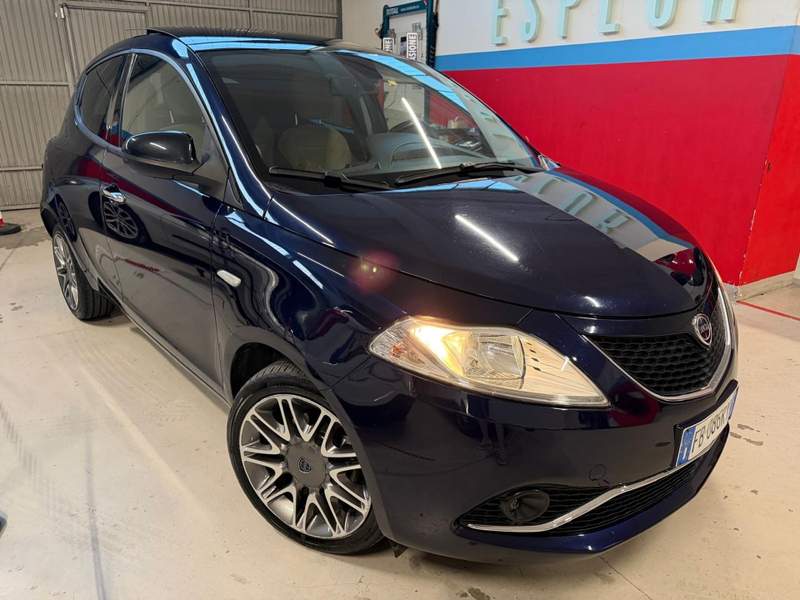 Lancia Ypsilon