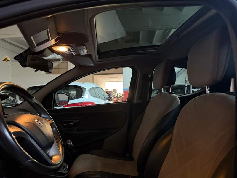 Lancia Ypsilon