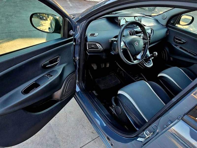 Lancia Ypsilon