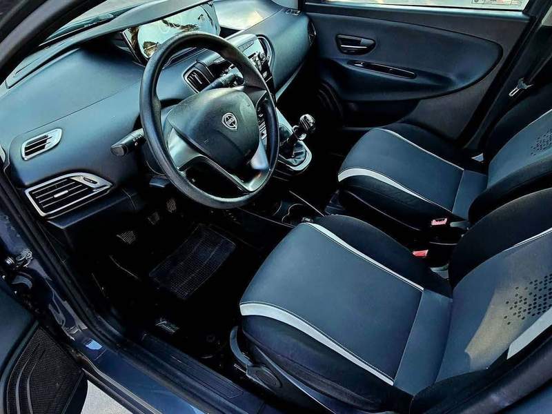 Lancia Ypsilon
