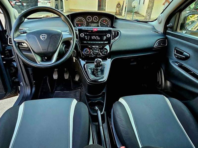 Lancia Ypsilon