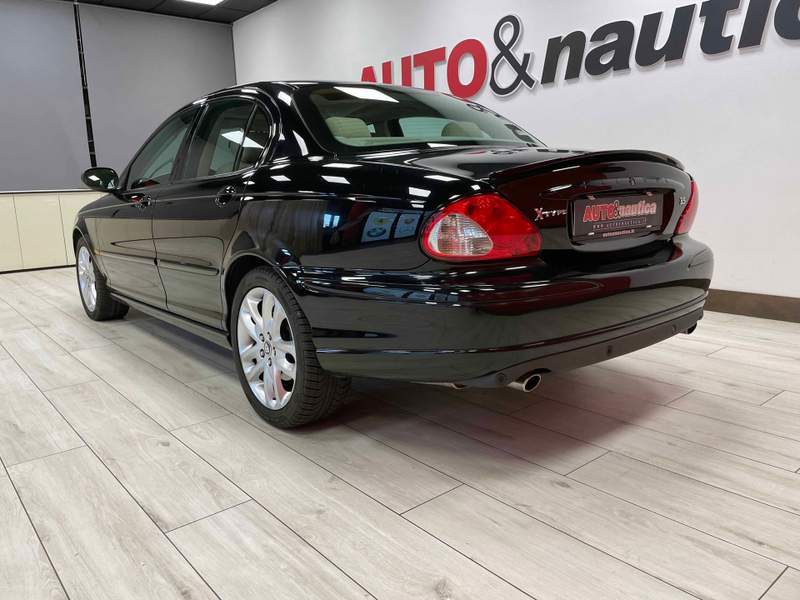Jaguar X-Type