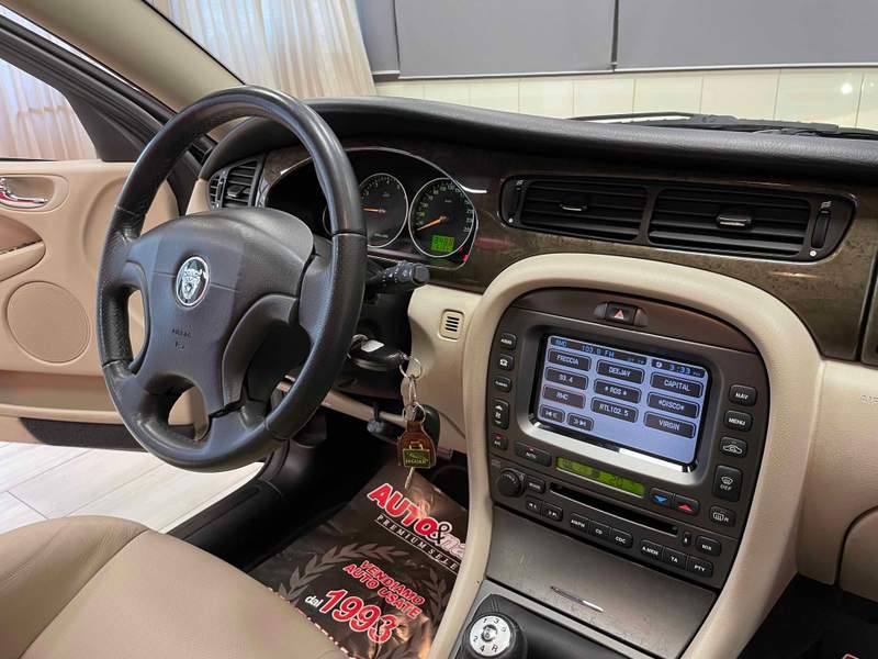 Jaguar X-Type