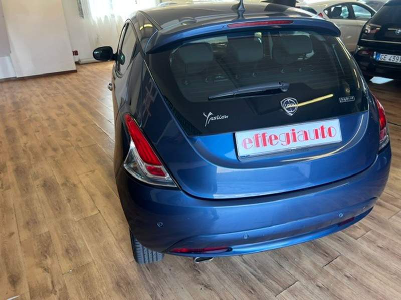 Lancia Ypsilon