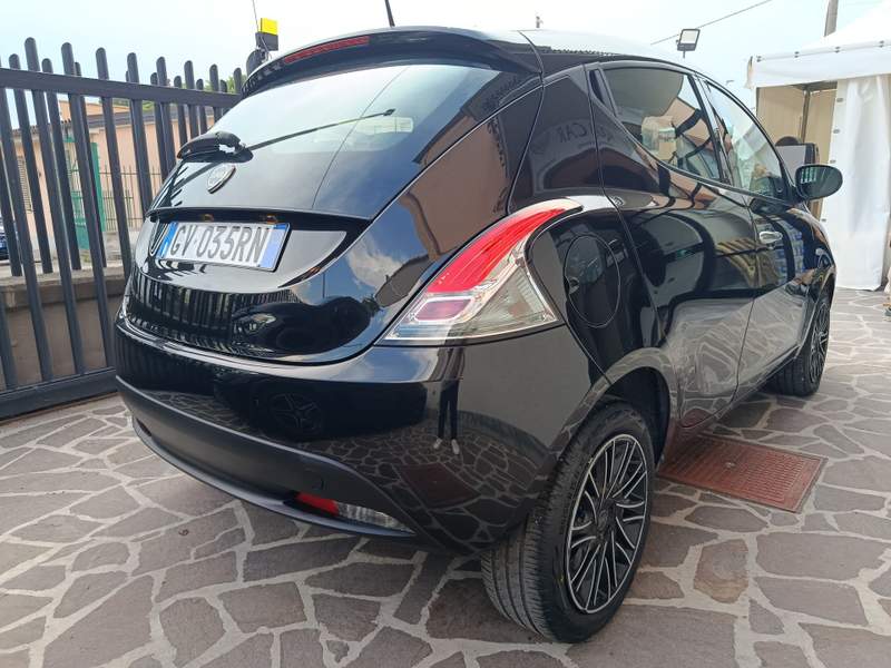Lancia Ypsilon