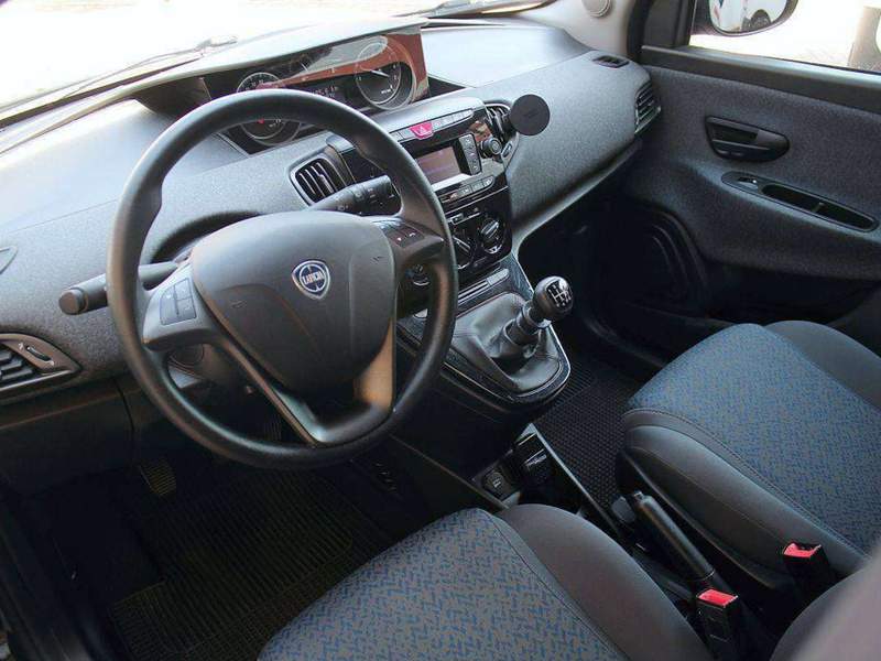 Lancia Ypsilon