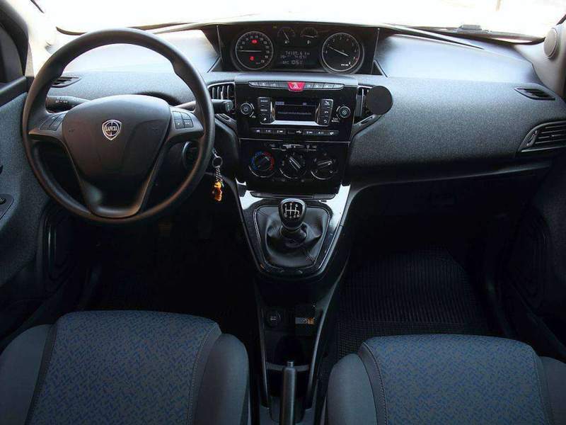 Lancia Ypsilon
