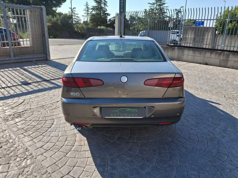 Alfa Romeo 166