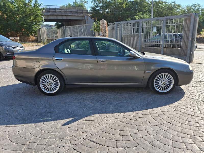Alfa Romeo 166