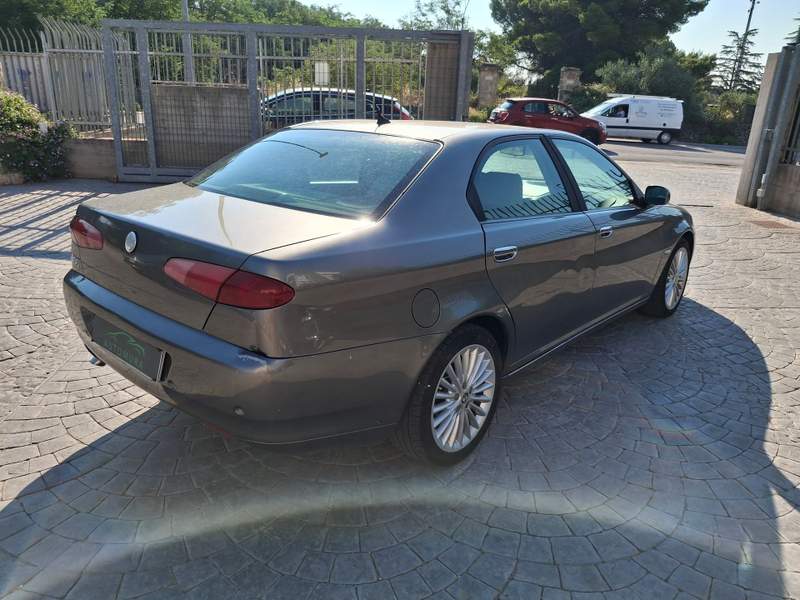 Alfa Romeo 166