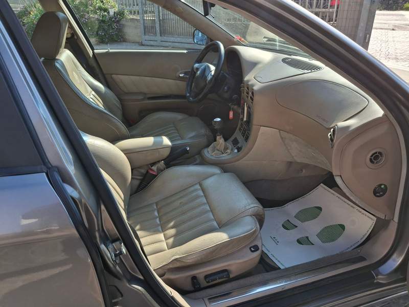 Alfa Romeo 166