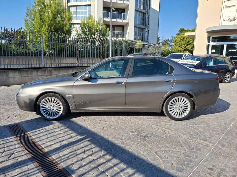 Alfa Romeo 166