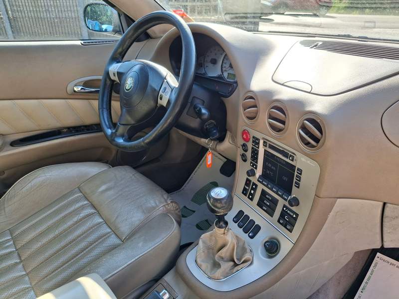 Alfa Romeo 166