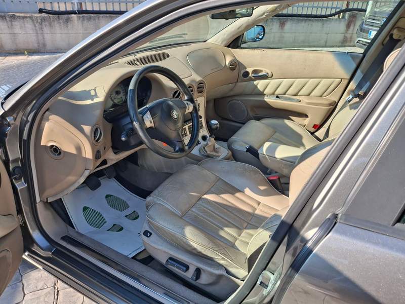 Alfa Romeo 166