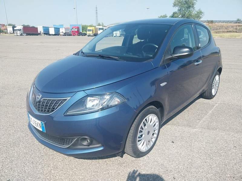 Lancia Ypsilon