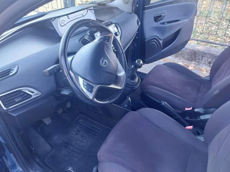 Lancia Ypsilon