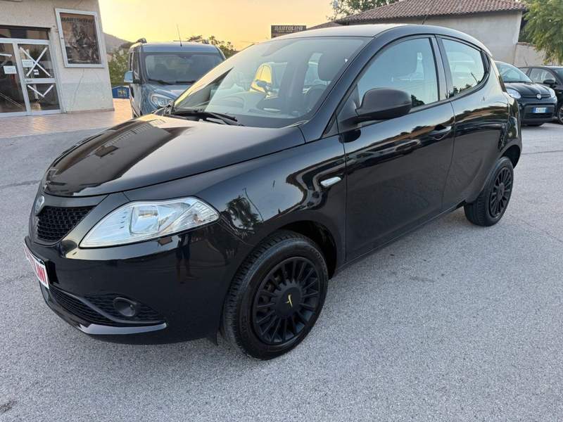 Lancia Ypsilon