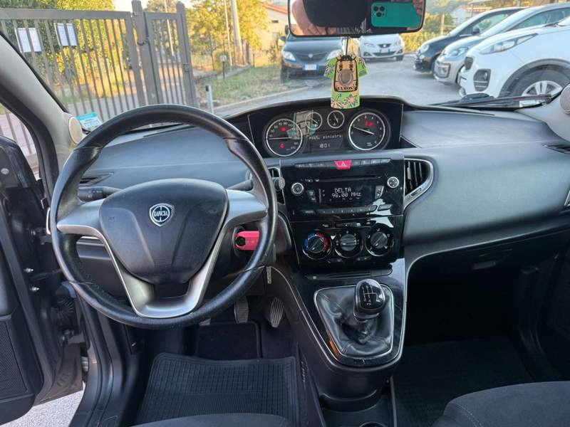 Lancia Ypsilon
